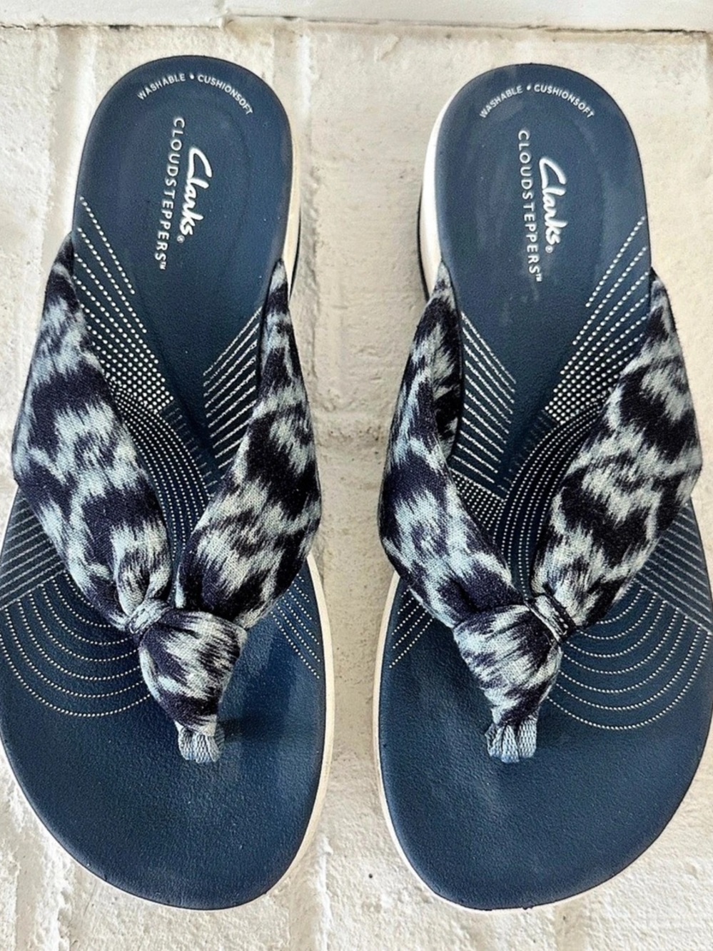 Clarks Cloudsteppers Print Wedge Sandals in Blue & White